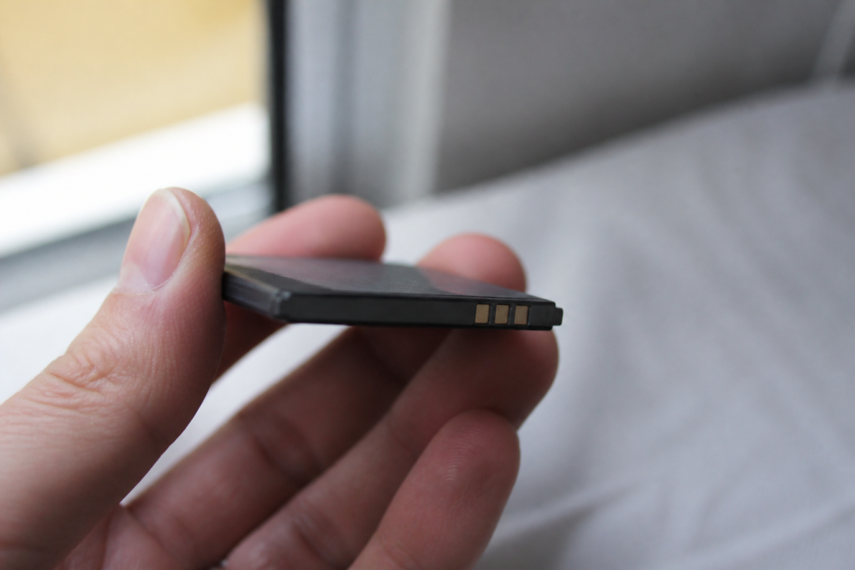 Batterie neuve de smartphone aux contacts cuivres